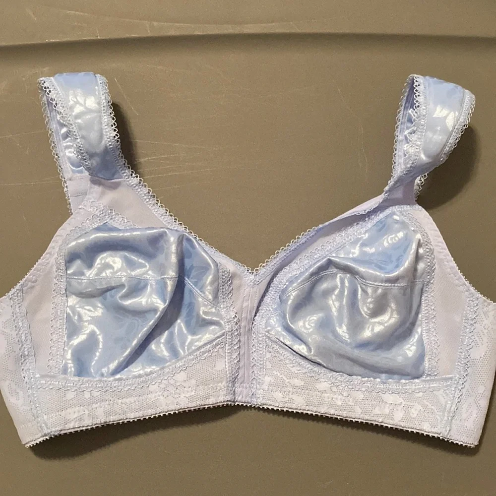 Playtex Bra (size 36B) NWOT
